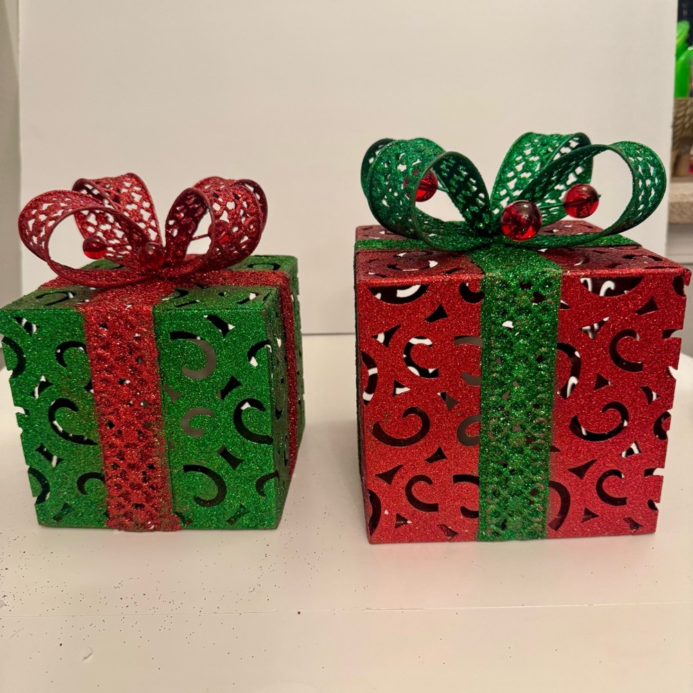 New in Box. Home Reflections set of 2 metal Glittered gift shaped Lanterns
